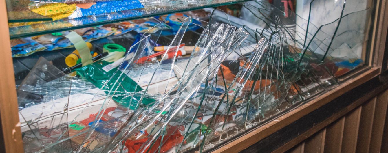 У Києві чоловік кинув димову шашку в кафе через відмову продати йому алкоголь
