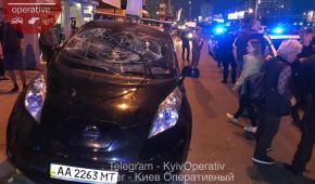 Водій таксі, який влетів у зупинку у Києві, ймовірно перебував під дією наркотиків - поліція