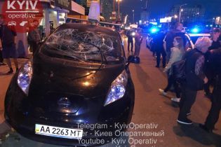 Водій таксі, який влетів у зупинку у Києві, ймовірно перебував під дією наркотиків - поліція