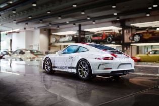 Создано мини-модель Porsche 911 стоимостью $ 60 тысяч
