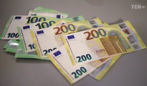У Німеччині вперше показали нові банкноти 100 та 200 євро