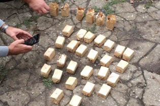 На Донеччині впіймали продавця викрадених під час пожежі військового складу боєприпасів