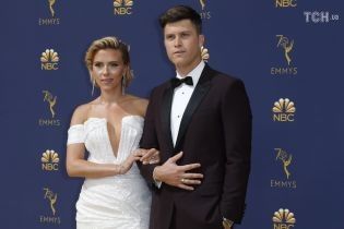 Йоханссон с экстремальным декольте, победа "Игры престолов" и предложение: как прошла "Эмми-2018"