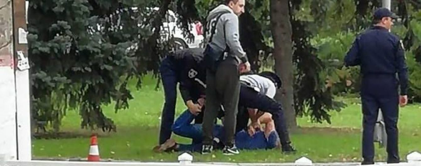 В Херсоне задержали СБУшника: официально за хулиганство, юзеры говорят о мастурбации на детплощадке