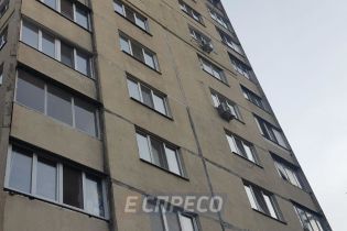 Девушка-подросток выпрыгнула с 11-го этажа высотки в Киеве