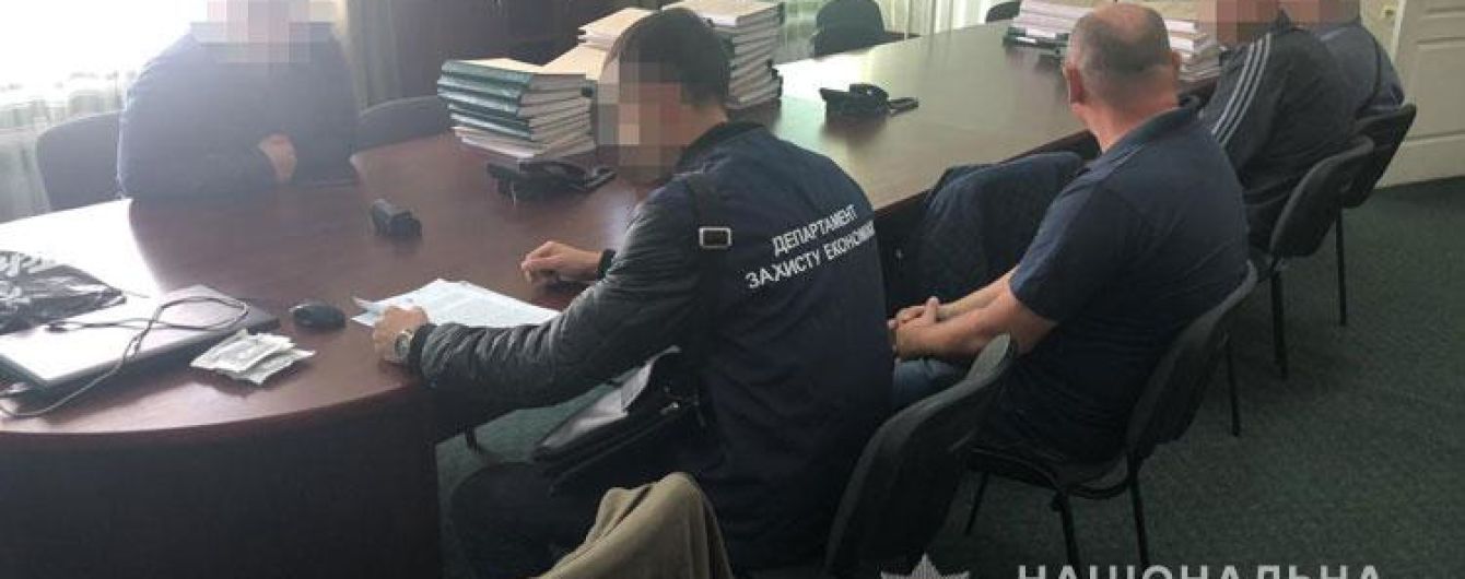 Должностных лиц академии погранслужбы поймали на многотысячных "откатах"