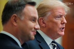 Трамп "серйозно" роздумує над розміщенням постійної військової бази у Польщі