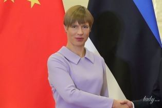 Получилось нежно: президент Эстонии Керсти Кальюлайд надела на встречу с коллегой лиловое платье