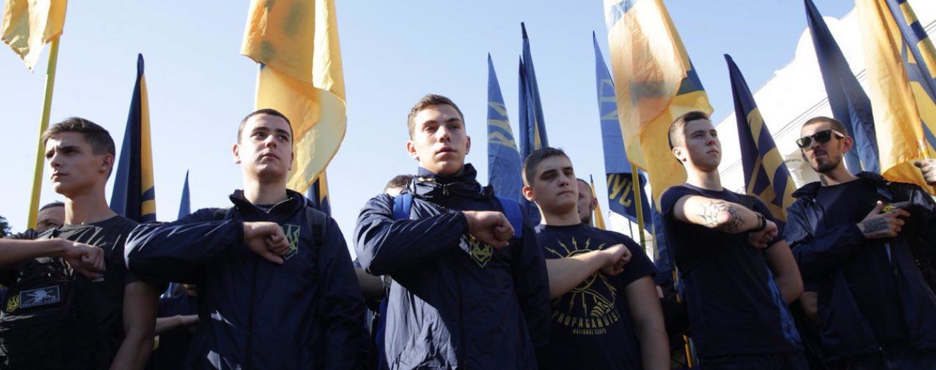 Під парламентом члени "Нацкорпусу" намагалися прорватися через кордон поліції