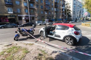 В центре Киева легковушка протаранила полицейского-мотоциклиста