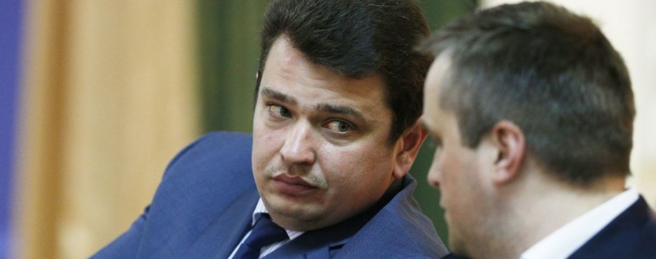 НАБУ заявило про затримання трьох осіб після обшуку офісу сина Авакова