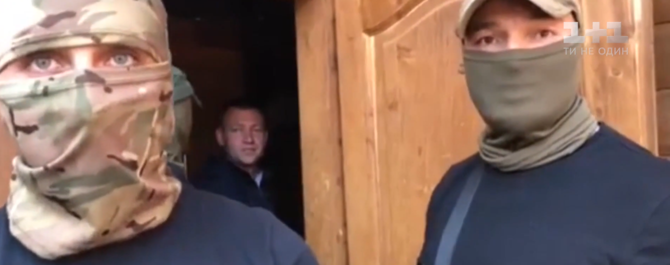 "Маски-шоу" на "Буковелі". Чому СБУ влаштувала обшуки в компаніях, пов'язаних із нардепом Шевченком
