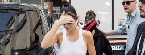 Знову виблискує сосками: Кендалл Дженнер у білій майці бігає від папараці