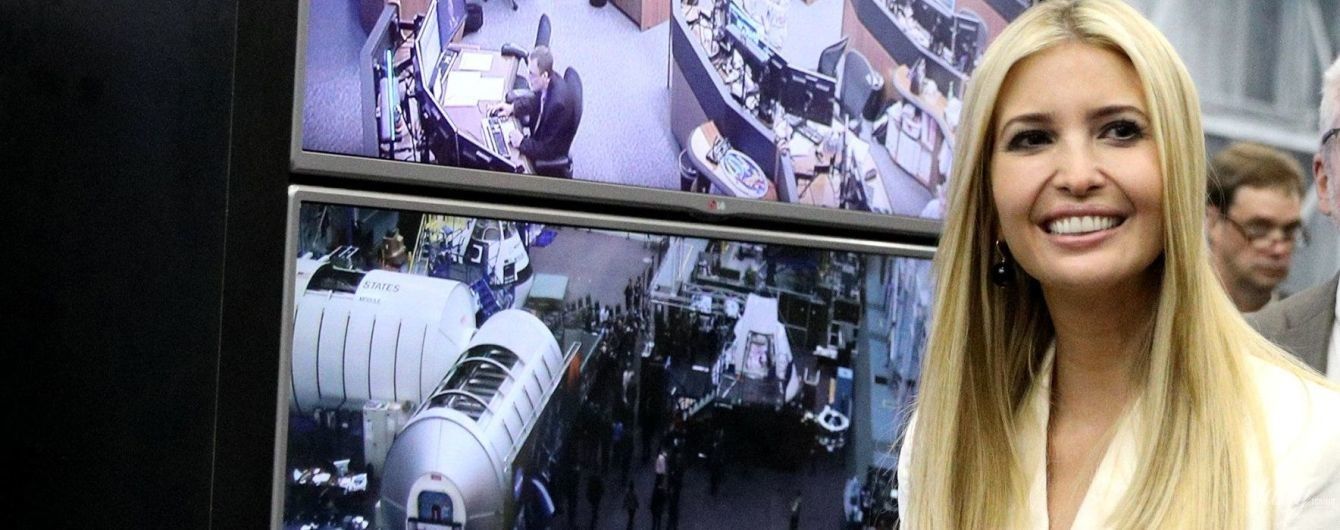 В мятом костюме и без каблуков: неудачный выход Иванки Трамп