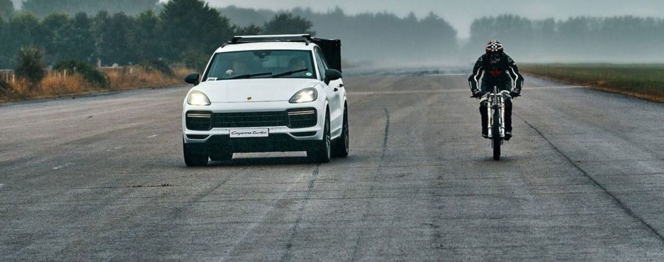 Porsche Cayenne Turbo привез велосипедиста к рекорду