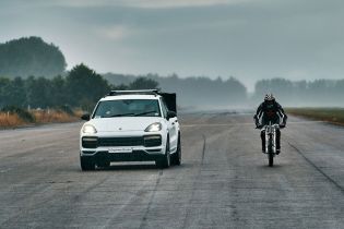 Porsche Cayenne Turbo привіз велосипедиста до рекорду