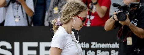 Сверкнула сосками: Лили Роуз-Депп произвела фурор на кинофестивале