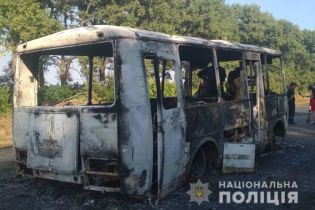 На Сумщине посреди дороги загорелся автобус с воспитанниками детдома