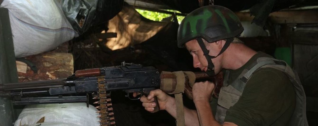 Во время боевого столкновения на Донбассе ранения получили двое украинских военных