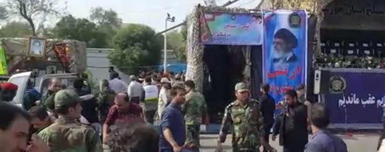 В Мережі опублікували відео розстрілу параду в Ірані