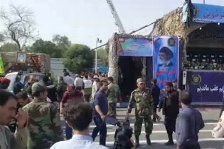 В Мережі опублікували відео розстрілу параду в Ірані