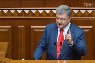 Порошенко поддержал введение военного положения после захвата украинских катеров
