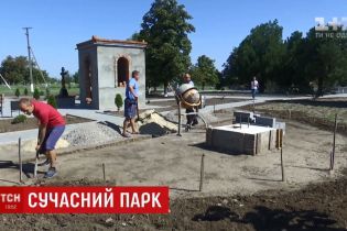 На Миколаївщині прості люди власноруч відновили парк і витратили на нього більше мільйона гривень