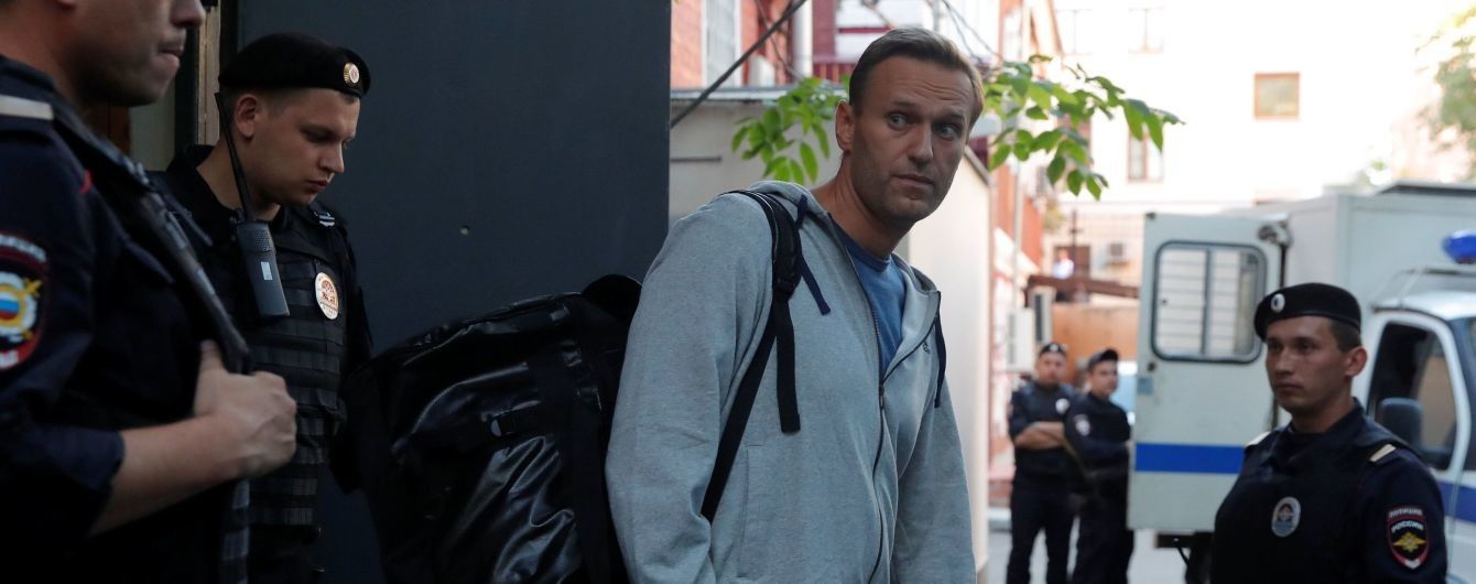 Навального снова задержали после выхода из СИЗО