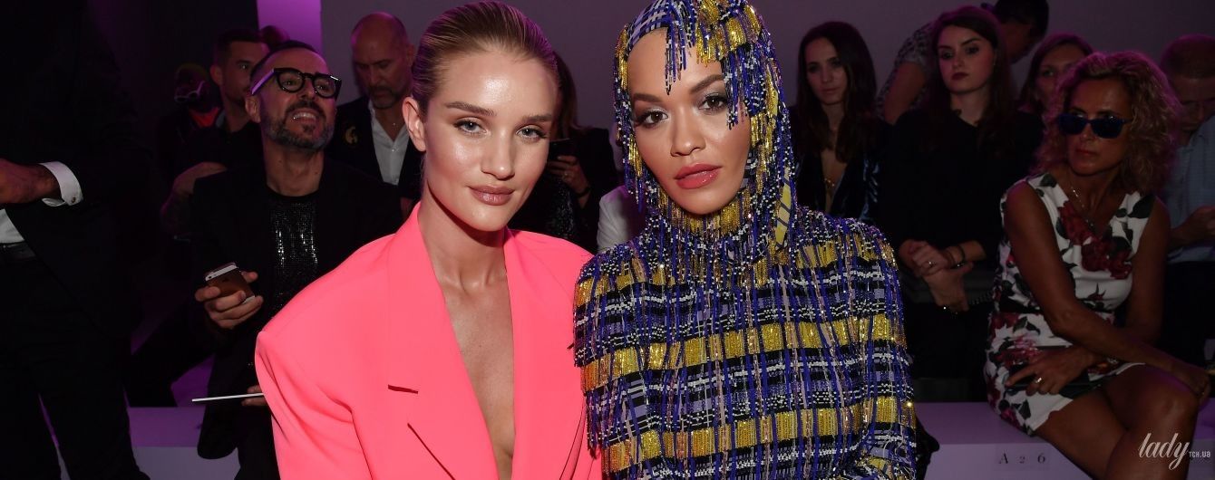 Рози без белья, а Рита Ора в эффектном мини: звезды на показе Versace