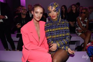 Рози без белья, а Рита Ора в эффектном мини: звезды на показе Versace