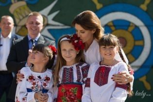В красивой блузе с широкими рукавами: Марина Порошенко в Донецкой области
