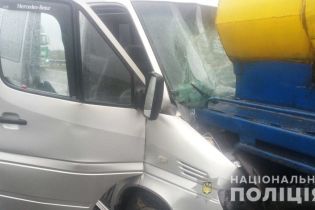 На Полтавщині маршрутка протаранила КамАЗ-молоковоз
