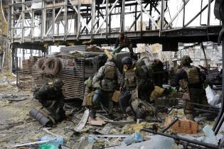 Последних "киборгов" ДАП в Киеве наградили орденами и медалями