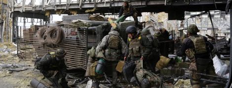 Последних "киборгов" ДАП в Киеве наградили орденами и медалями