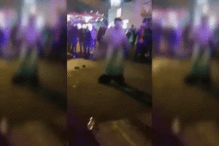 В Днепре после концерта "Время и Стекло" голый мужчина устроил "дикие танцы" на улице