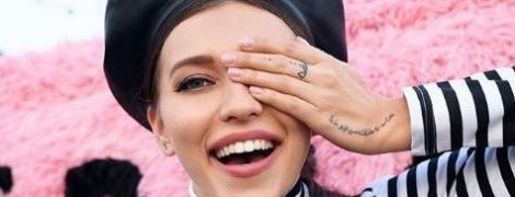 Вагітна Регіна Тодоренко підкреслила чималий животик обтислою сукнею