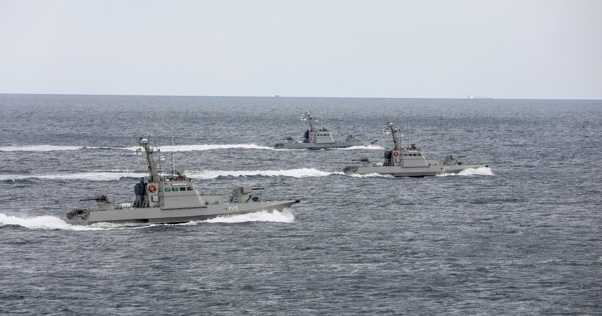 Российские суда регулярно без предупреждения заходят в украинском зону Азовского моря