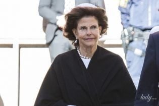 Как всегда, элегантна: 74-летняя королева Сильвия с семьей на торжественной службе