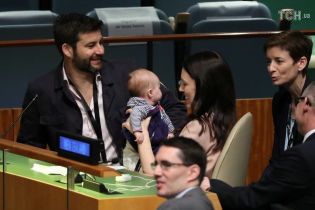 Премьер Новой Зеландии приняла участие в Генассамблее ООН вместе со своим трехмесячным младенцем