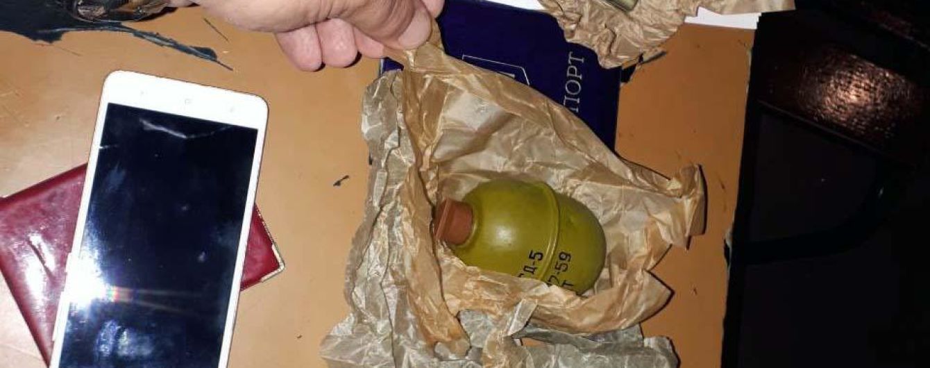 У пасажира метро у Києві вилучили дві гранати