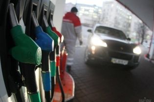Скільки коштує заправити авто на АЗС уранці 16 жовтня