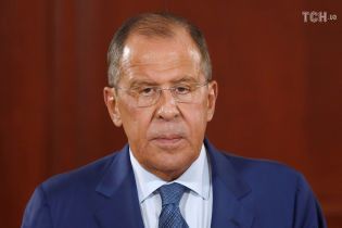 Лавров хотел пошутить над Порошенко - и оконфузился. В Сети его троллят из-за неудачной реплики
