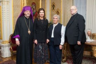 В вышиванке, юбке и на каблуках: три образы Марины Порошенко в США