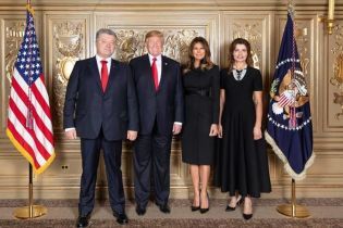 Президенты в похожих костюмах, первые леди в одном цвете: впечатляющее фото со встречи Трампа и Порошенко