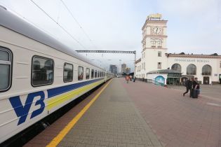 Залізничний колапс: в "УЗ" заявили, що системи з продажу квитків працюють без перебоїв