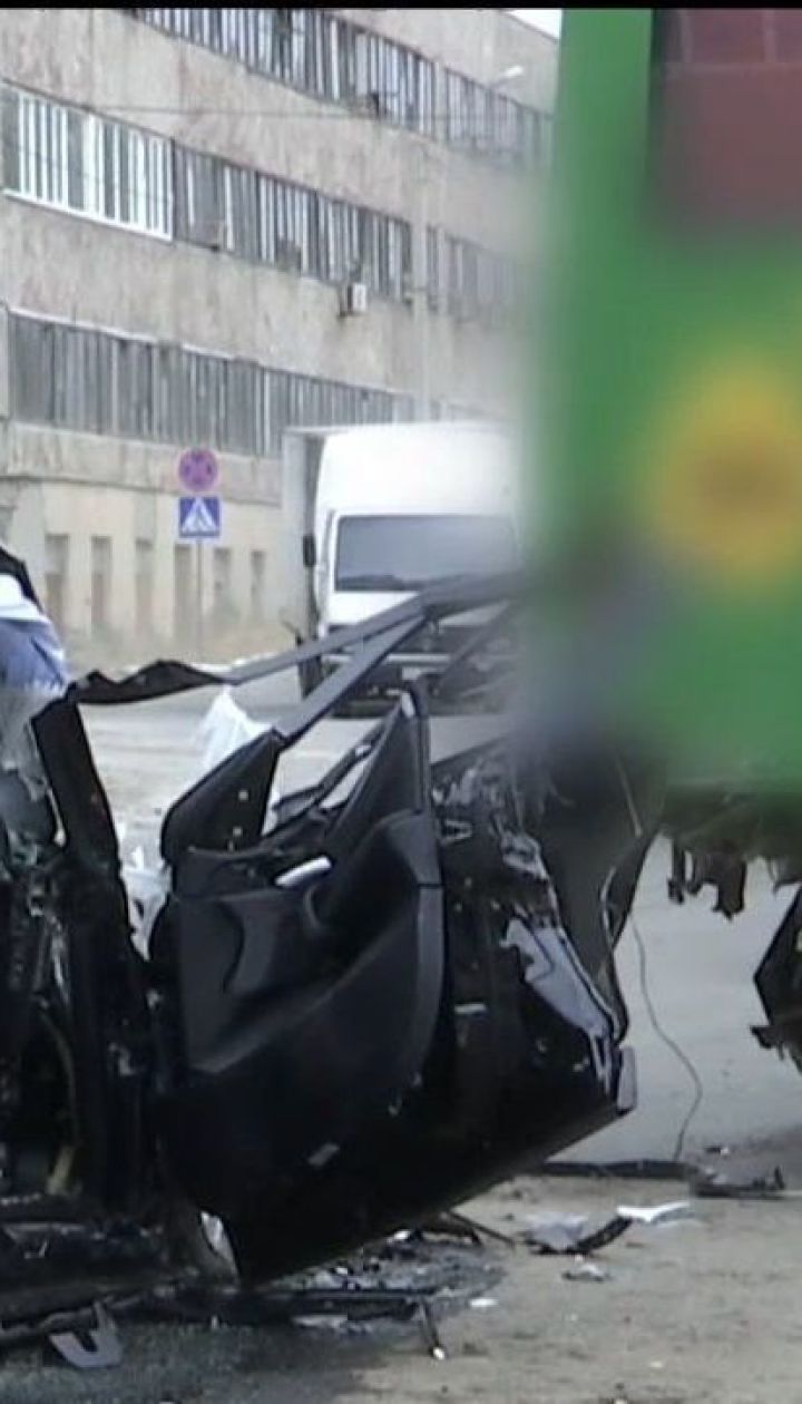 в Харкові досі не затриманий водій BMW, який врізався у автобус