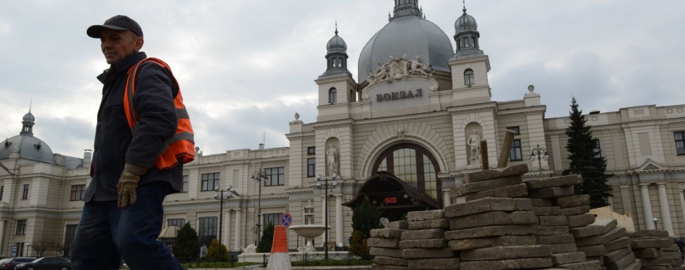 Теплые батареи, дополнительный выходной и перевод часов. Что украинцев ждет в октябре