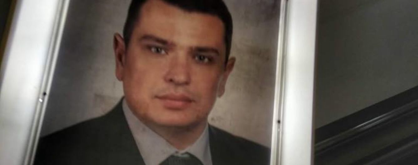 В метро Киева появилась реклама с Сытником и заседанием Комитета Рады