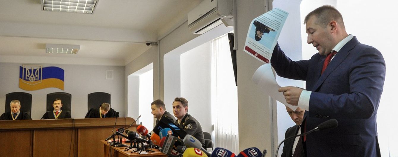 Адвокат розповів, як Янукович розраховується за свій захист в Україні