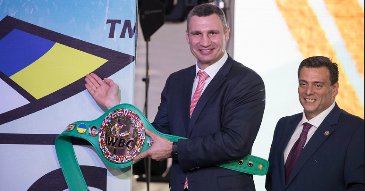 На чемпионском поясе WBC отныне будет красоваться украинский флаг